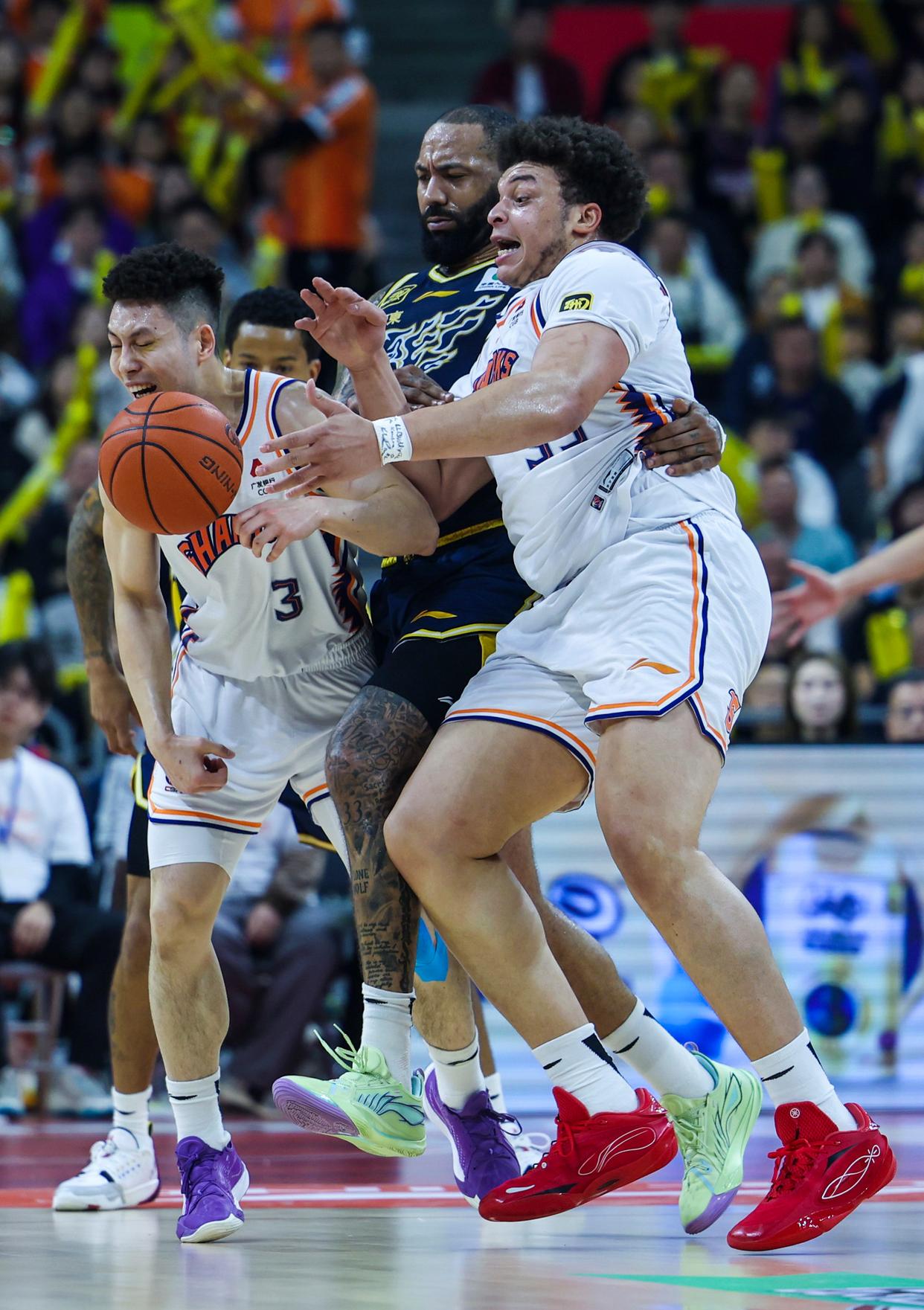 包含赛地聚焦：CBA季后赛今晚热度飙升；巴黎圣日耳曼内部沟通；态度坚定；训练强度明显提升的词条